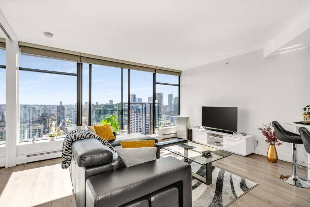 Central Luxury Apartment With Best City Views! Ванкувър Екстериор снимка