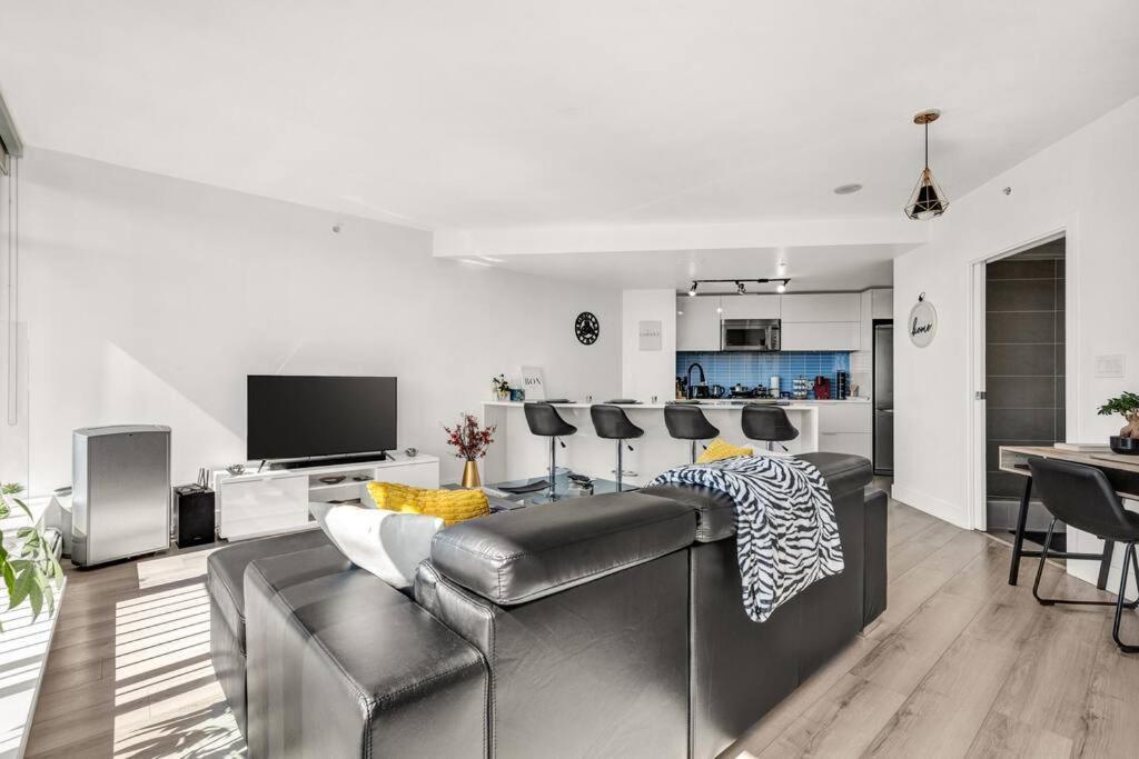 Central Luxury Apartment With Best City Views! Ванкувър Екстериор снимка