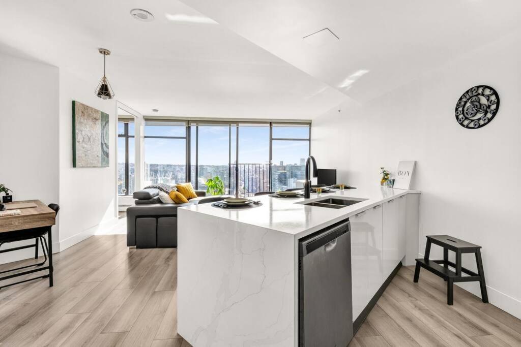Central Luxury Apartment With Best City Views! Ванкувър Екстериор снимка