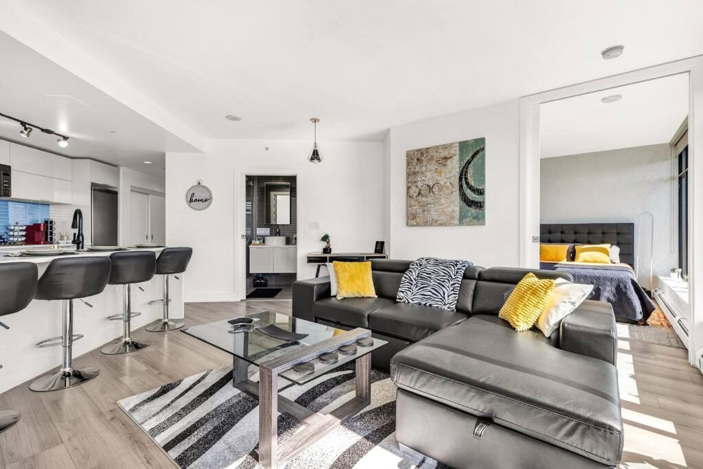 Central Luxury Apartment With Best City Views! Ванкувър Екстериор снимка