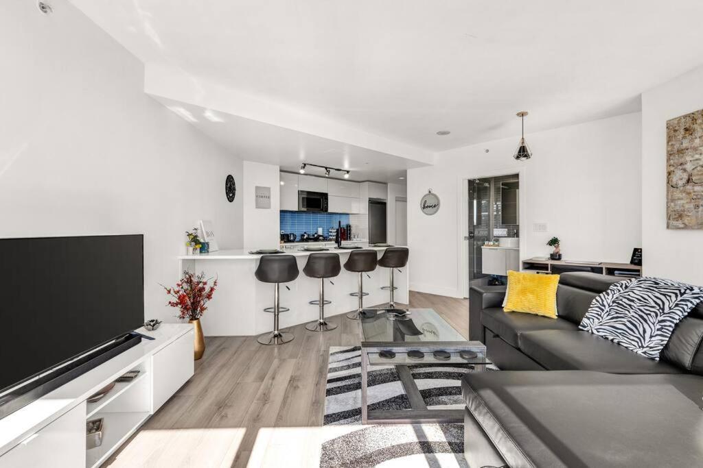 Central Luxury Apartment With Best City Views! Ванкувър Екстериор снимка