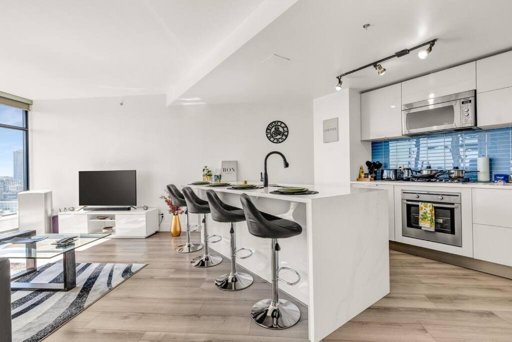 Central Luxury Apartment With Best City Views! Ванкувър Екстериор снимка