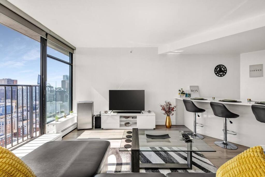 Central Luxury Apartment With Best City Views! Ванкувър Екстериор снимка