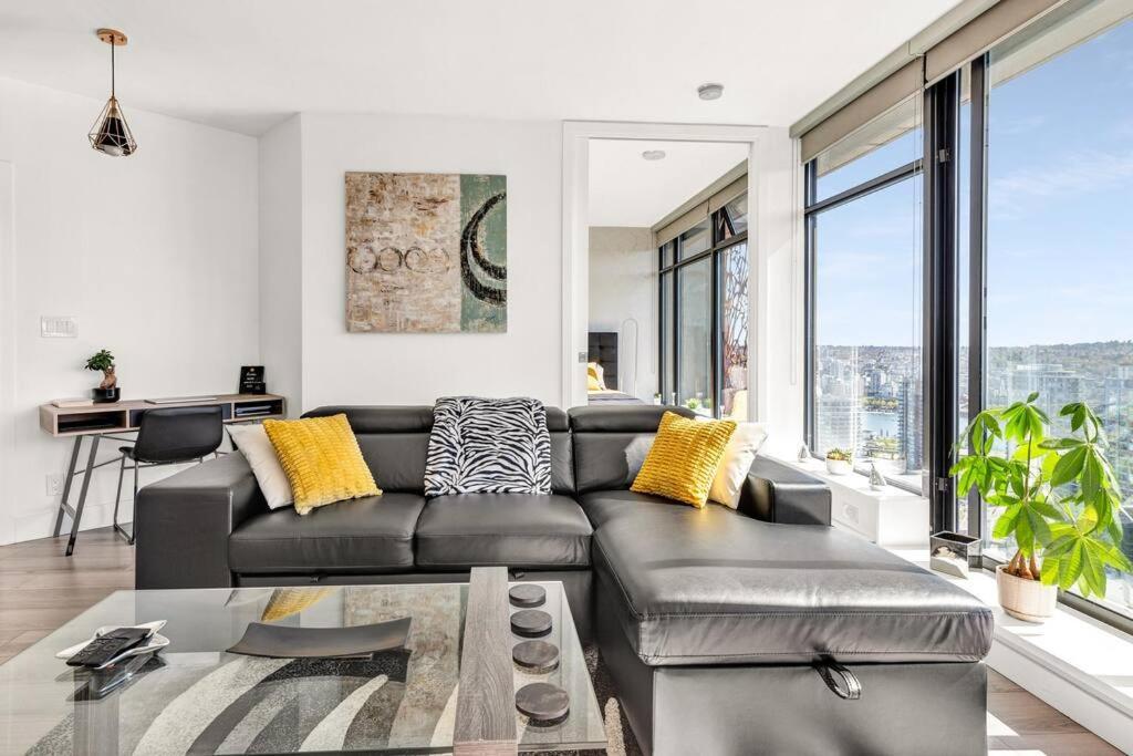 Central Luxury Apartment With Best City Views! Ванкувър Екстериор снимка