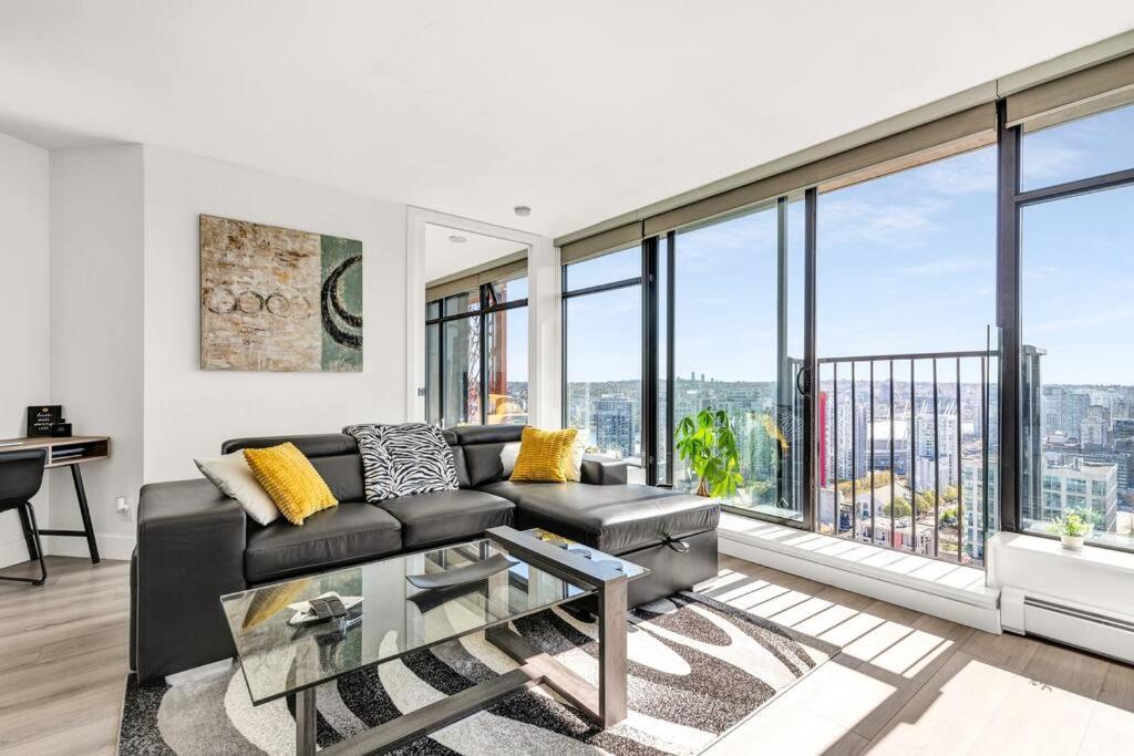 Central Luxury Apartment With Best City Views! Ванкувър Екстериор снимка